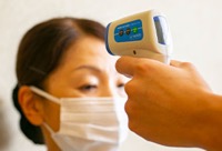 スタッフの手洗い、消毒、うがいルールを徹底。また、体温検査も毎日実施しております。